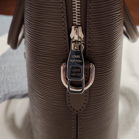 Authentic Louis Vuitton Porte-Documents Jour bag - Picture 5 of 16